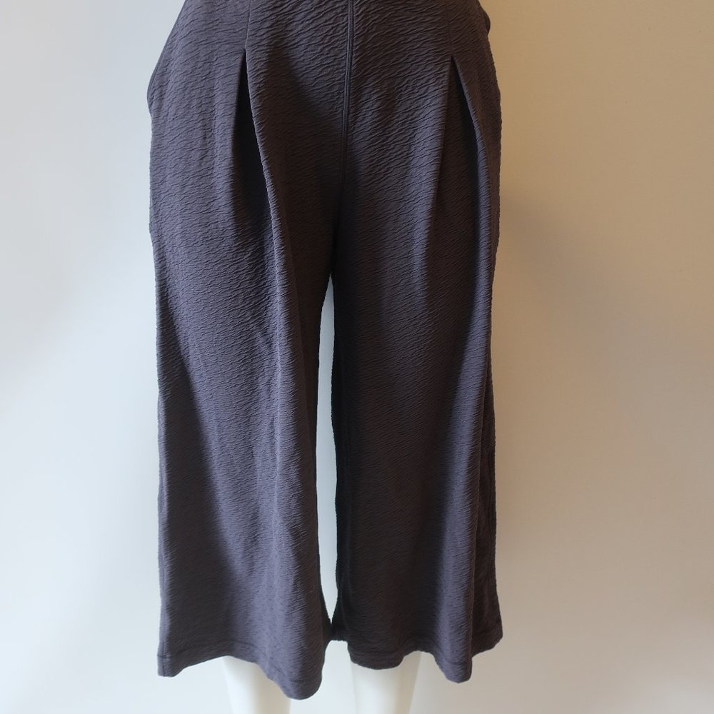 NWT LULULEMON GREY PLEAT CROP PANTS 6 * - Picture 5 of 10